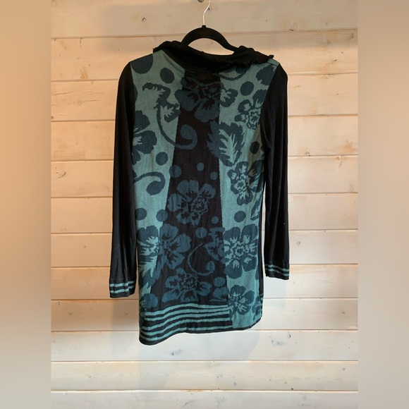 Onyx | Teal & Black Knit Abstract Long Button Down Cardigan - Picture 4 of 7